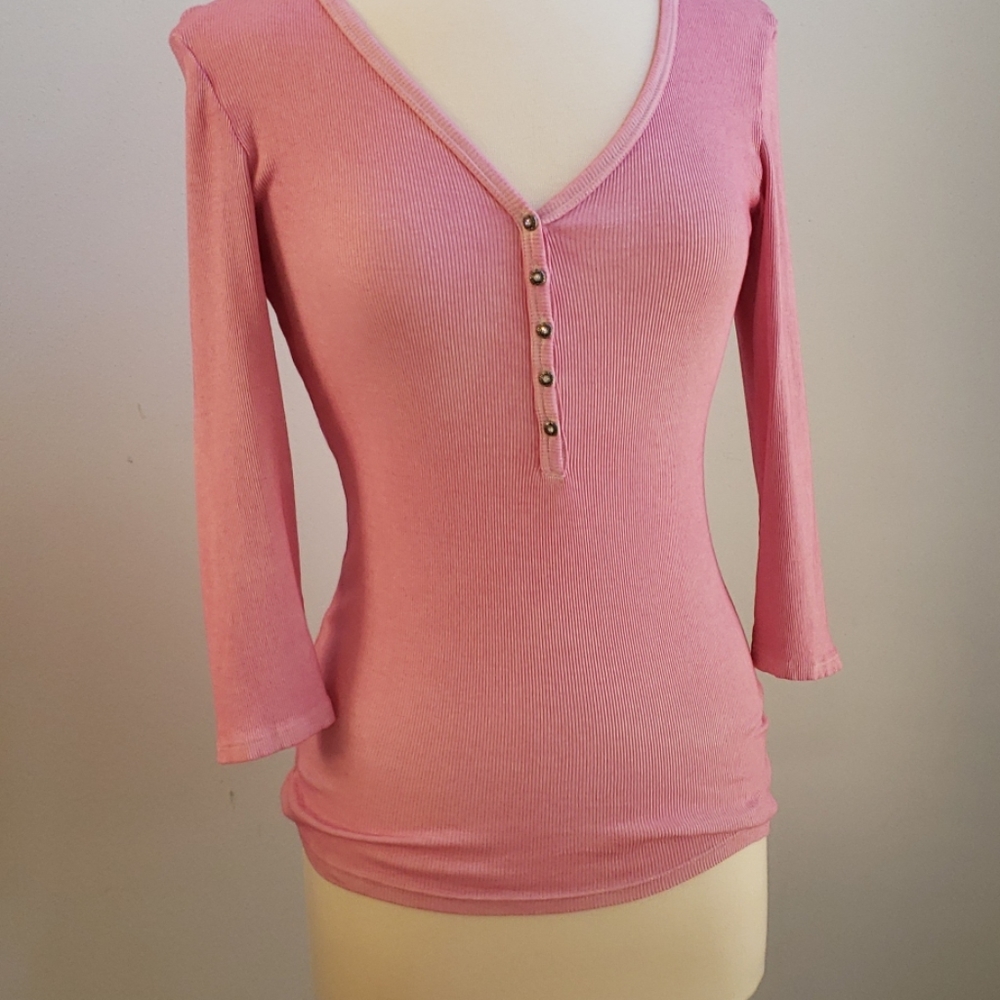 Guess pink tshirt